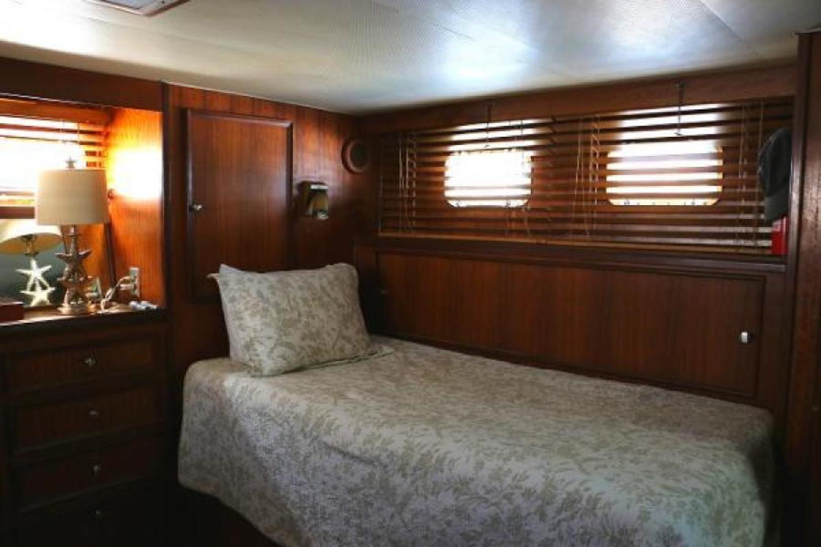 43ft Hatteras Yacht For Sale