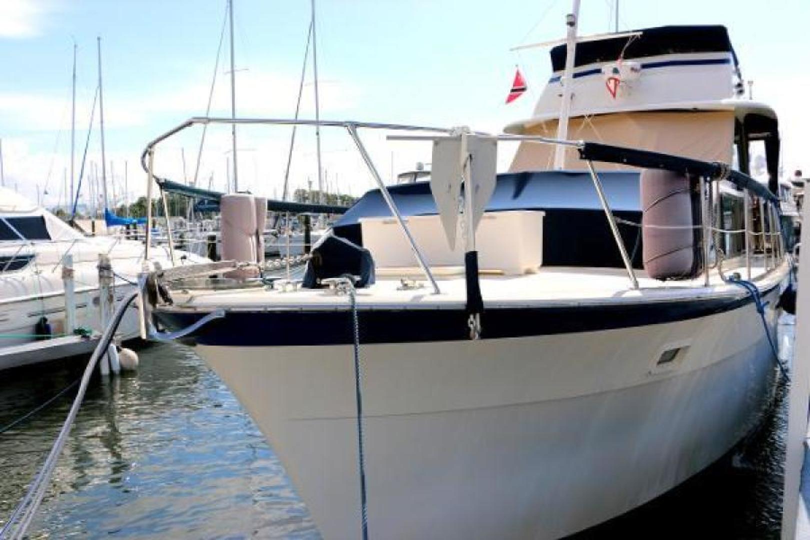 43ft Hatteras Yacht For Sale