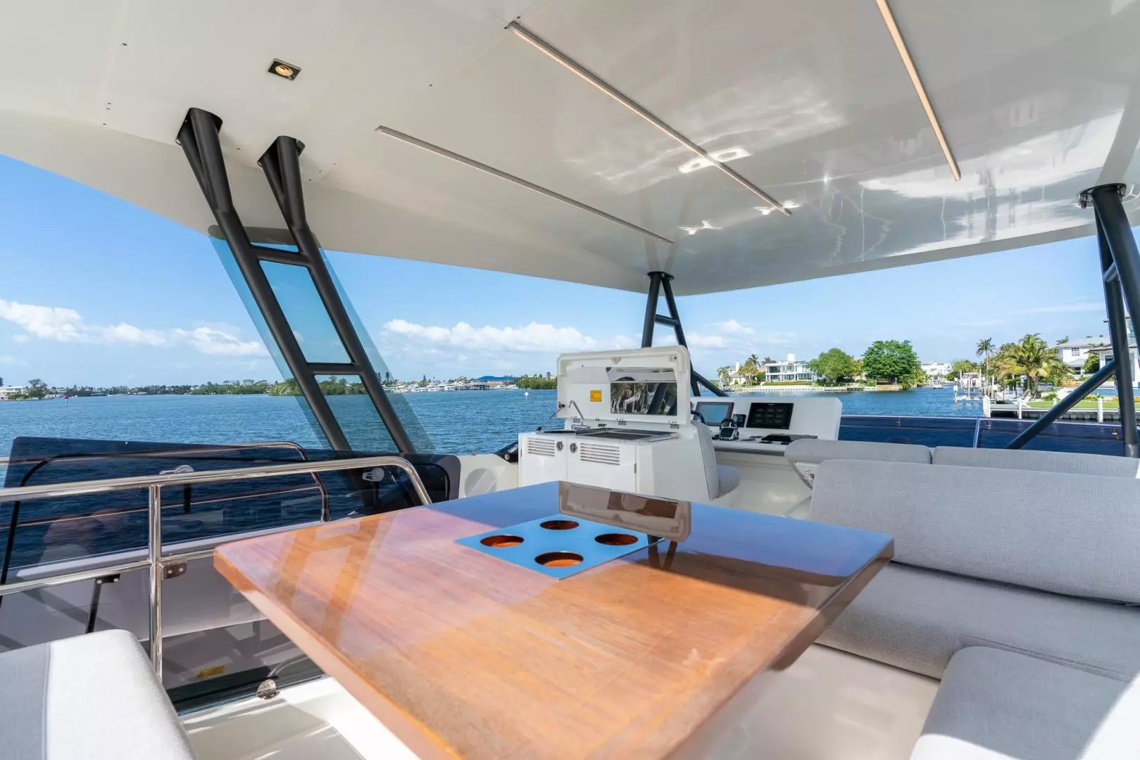 Prestige 520 Flybridge Yacht For Sale