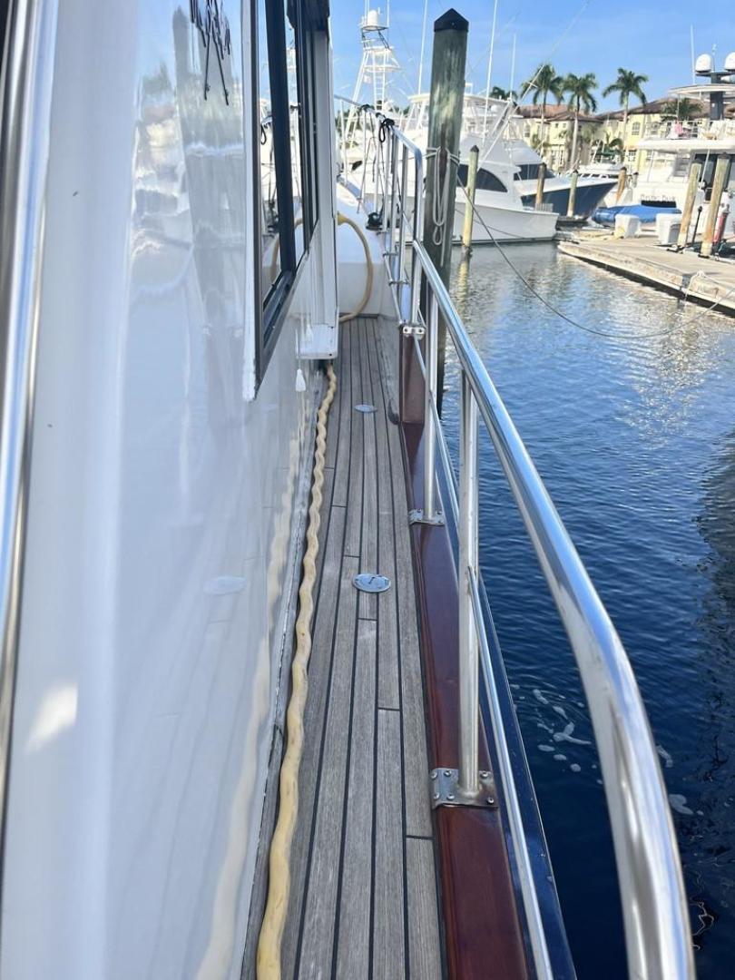 44' Island Gypsy Cruiser for Sale Motor Yachts Lucky Dog Curtis