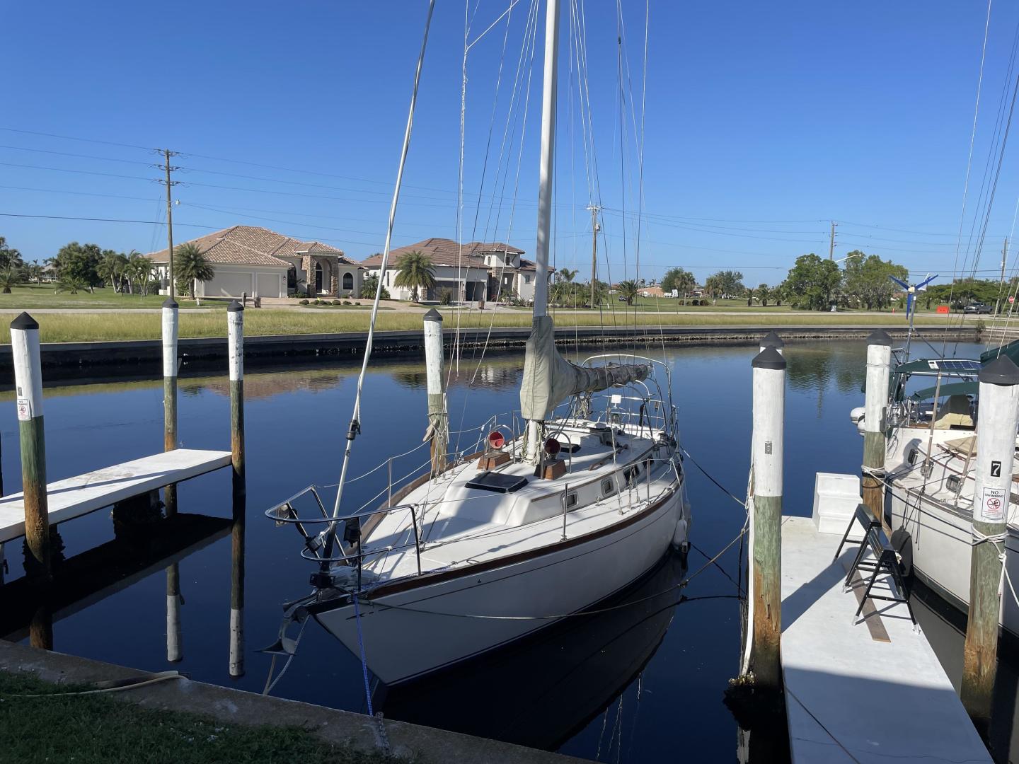 Chica 36ft Bristol Yacht For Sale Chica 36ft Bristol Yacht For Sale