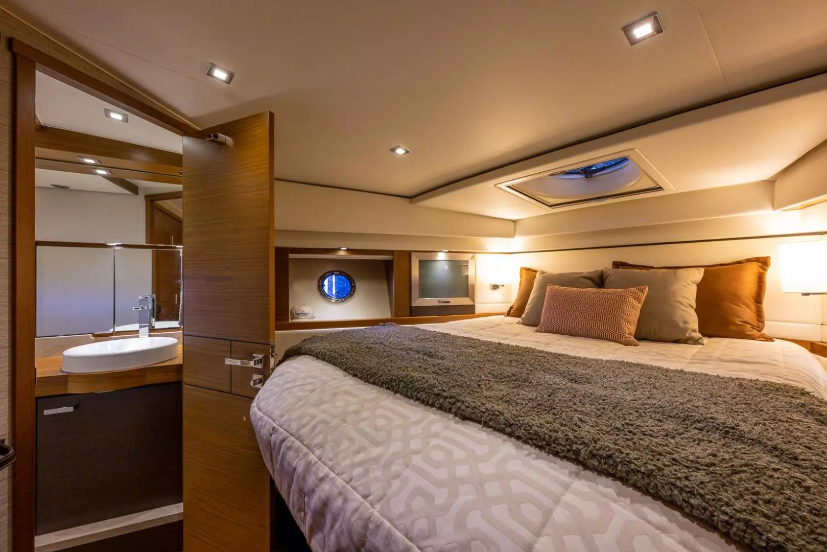 Tiara Yachts 44 Coupe Yacht For Sale