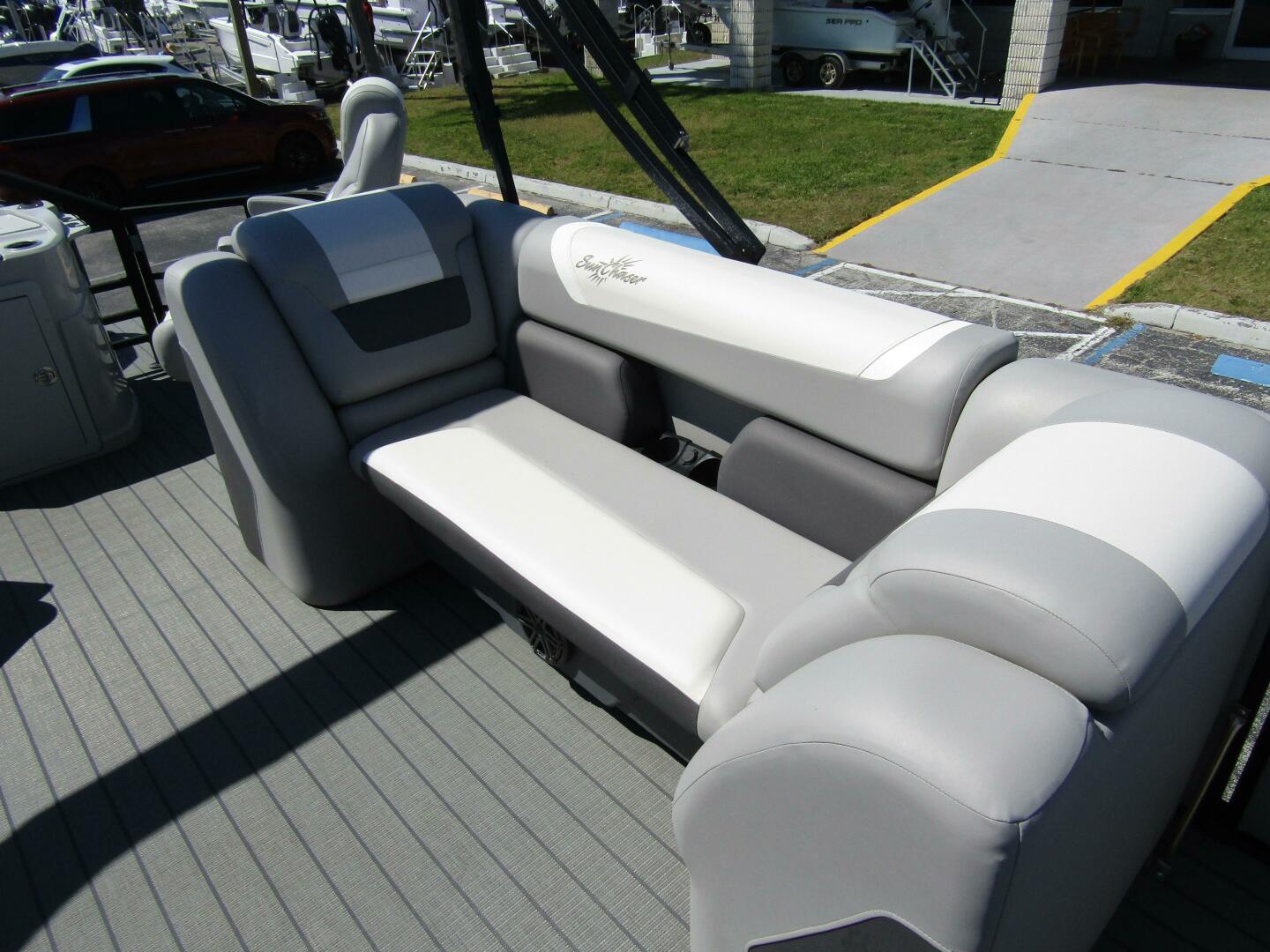 25ft SunChaser Yacht For Sale