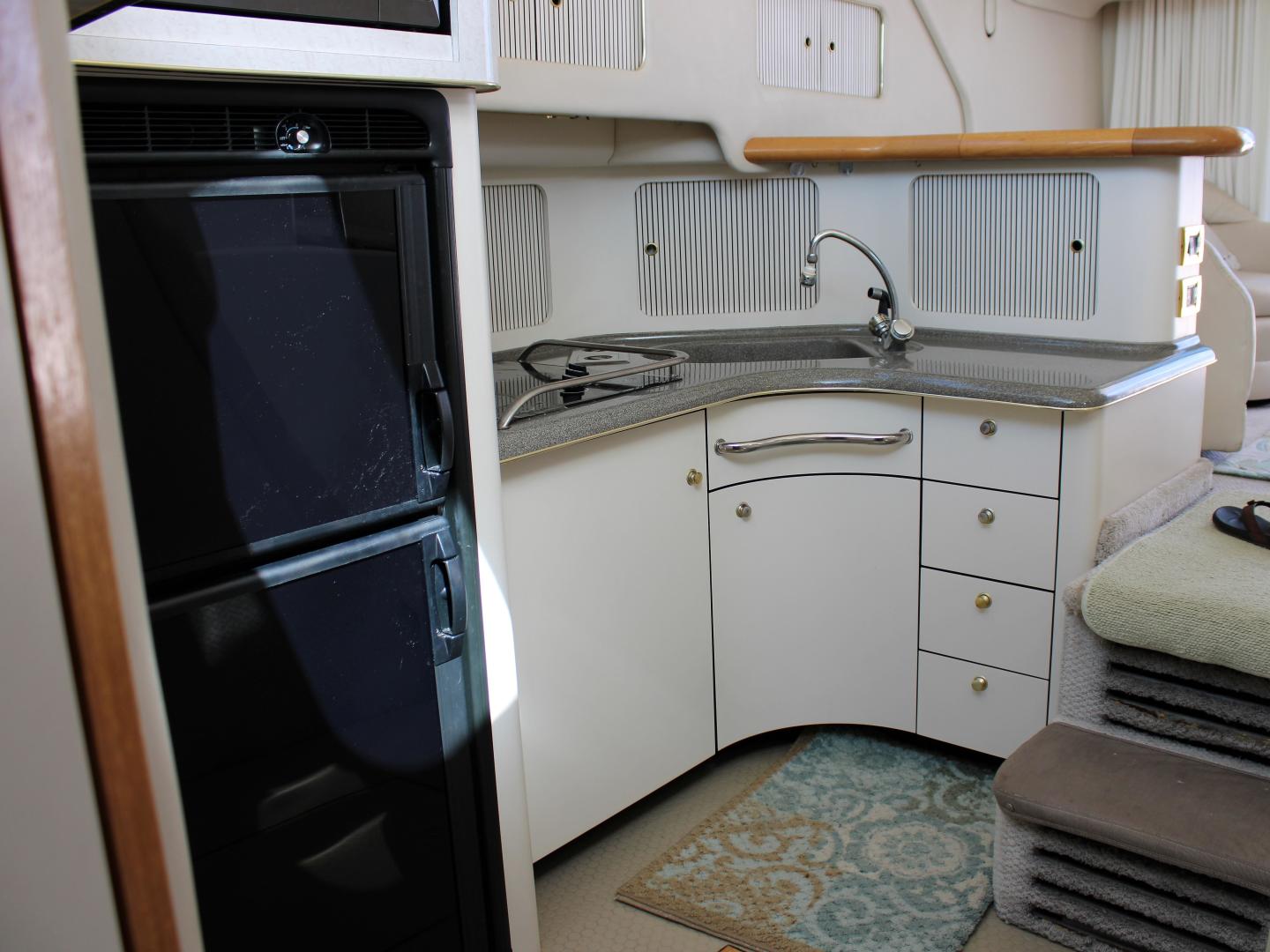 Positive Space 41ft Sea Ray Yacht For Sale