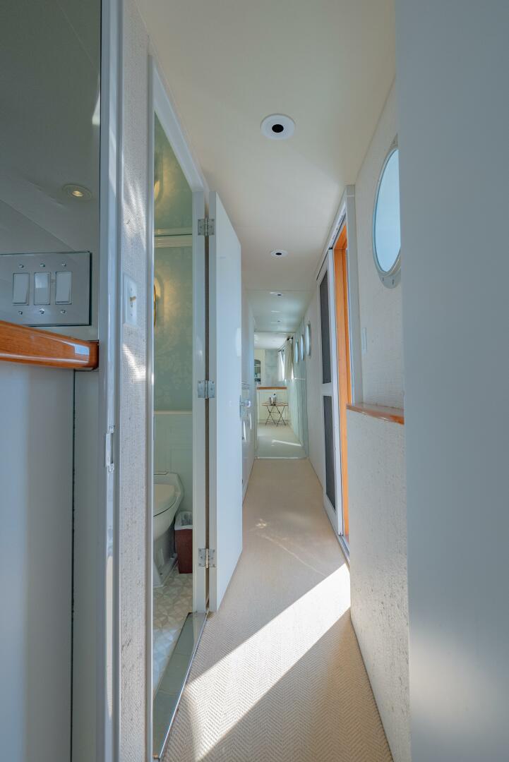 Companionway Forward 