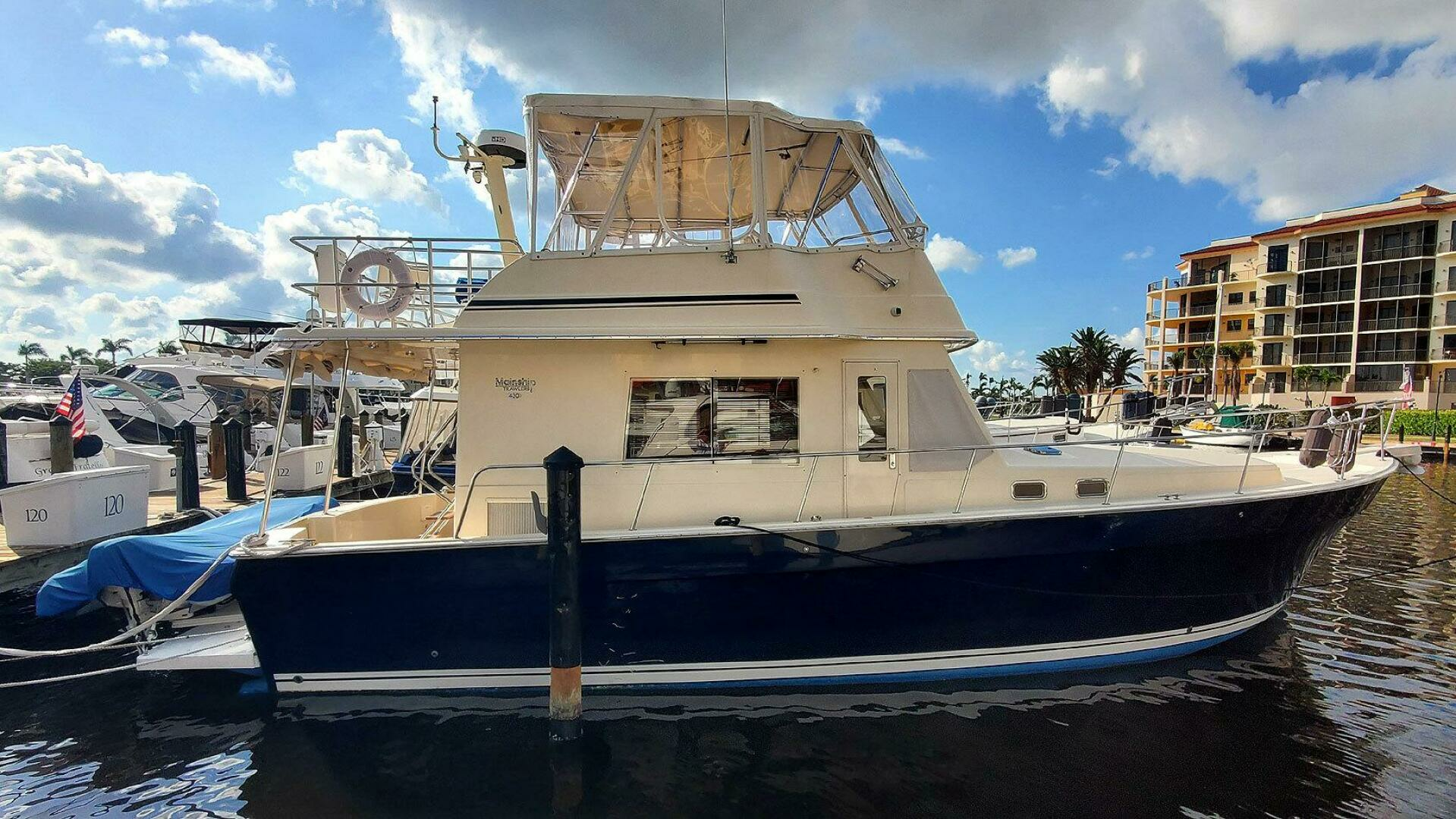 43' Mainship 2007 430 "Serenity" For Sale