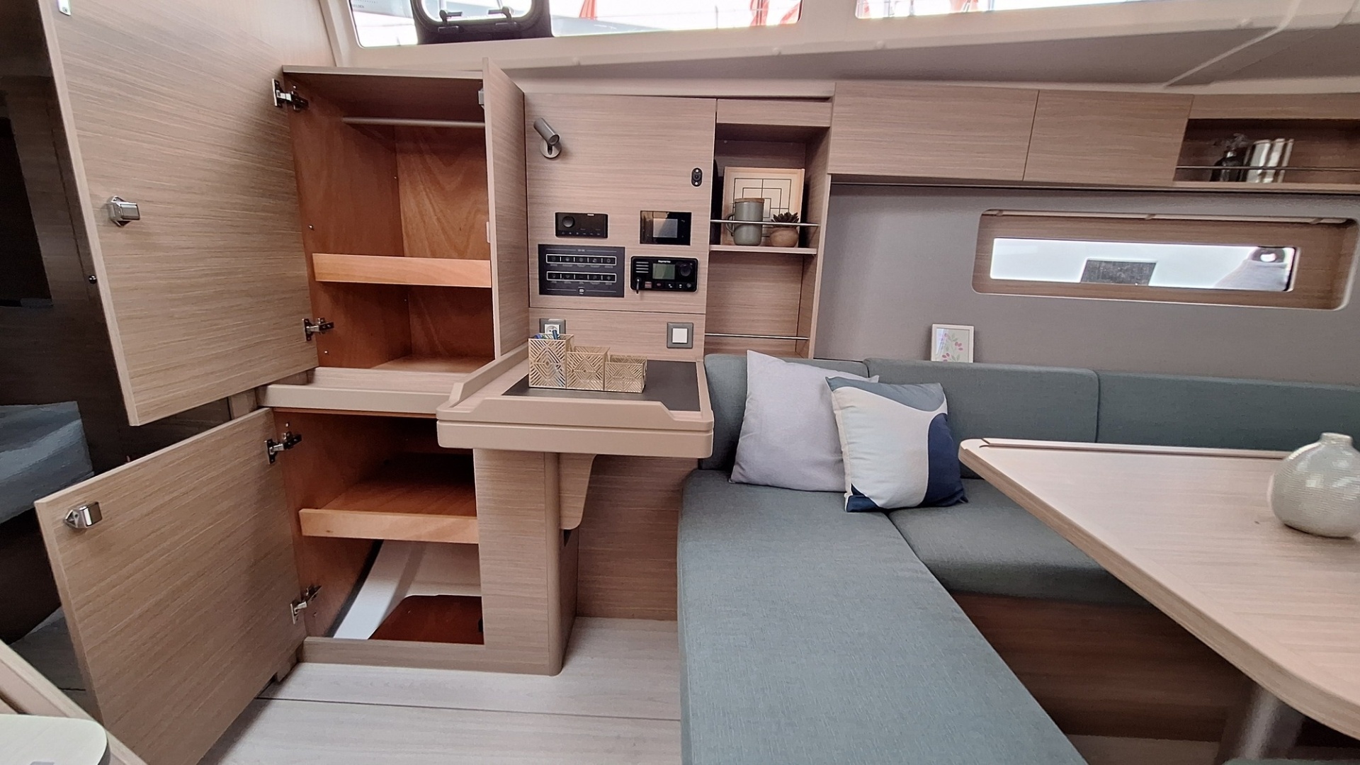37ft Beneteau Yacht For Sale