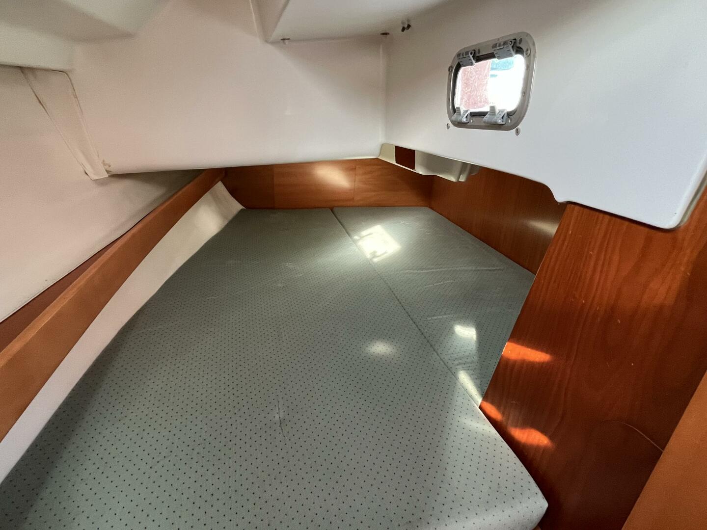 Joy Ride 33ft Beneteau Yacht For Sale