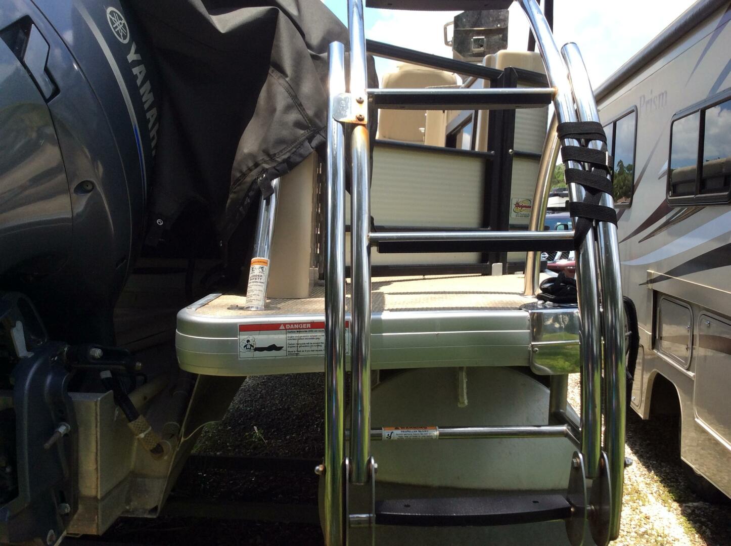 25ft Aqua Patio Yacht For Sale