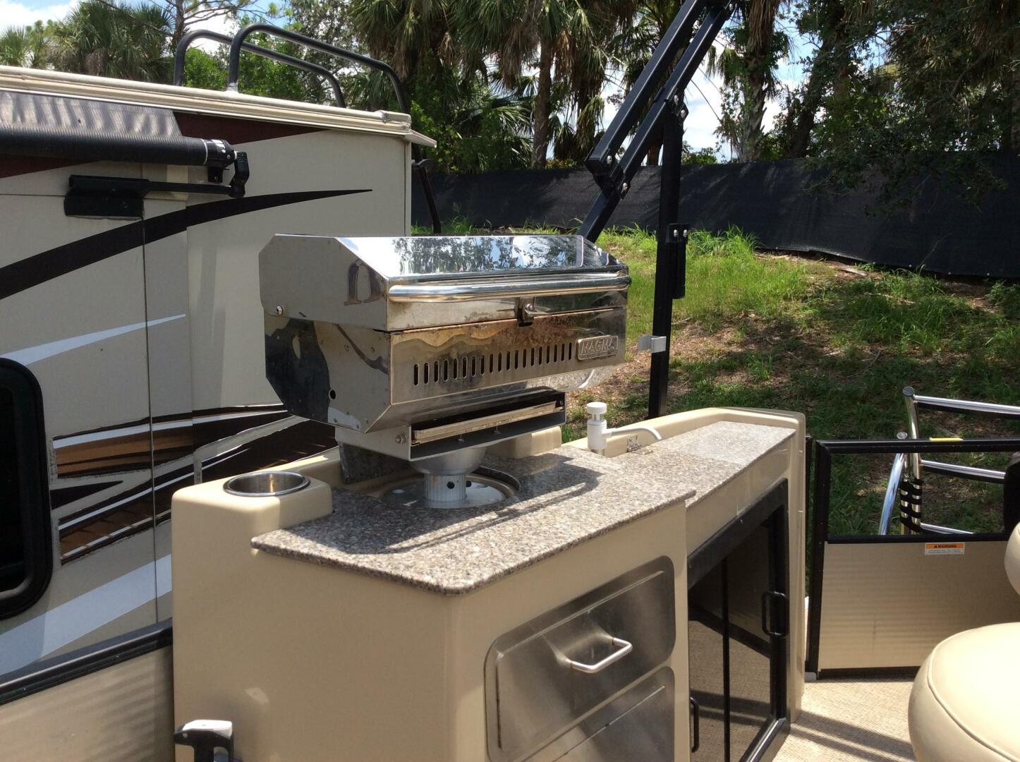 25ft Aqua Patio Yacht For Sale