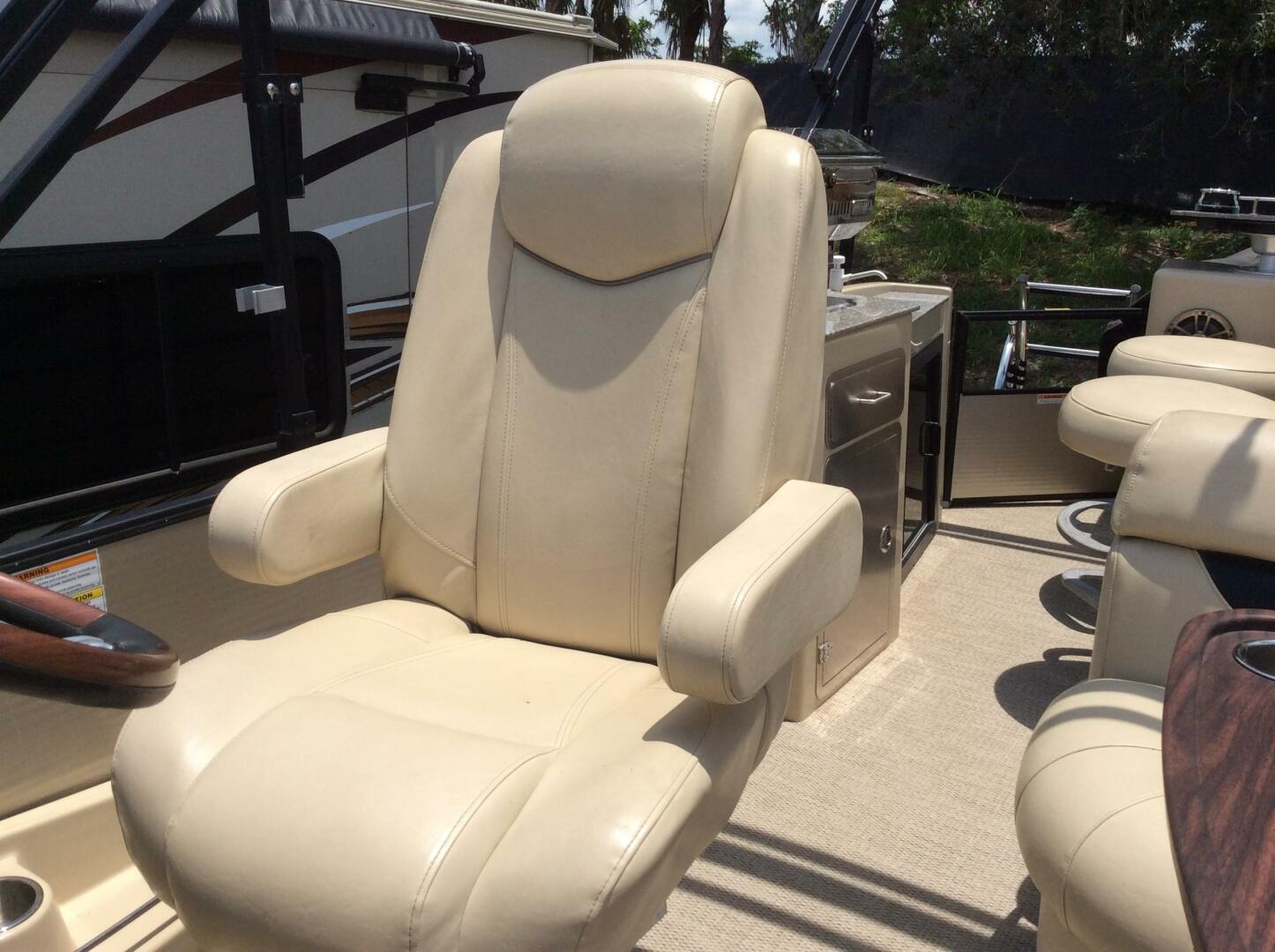 25ft Aqua Patio Yacht For Sale