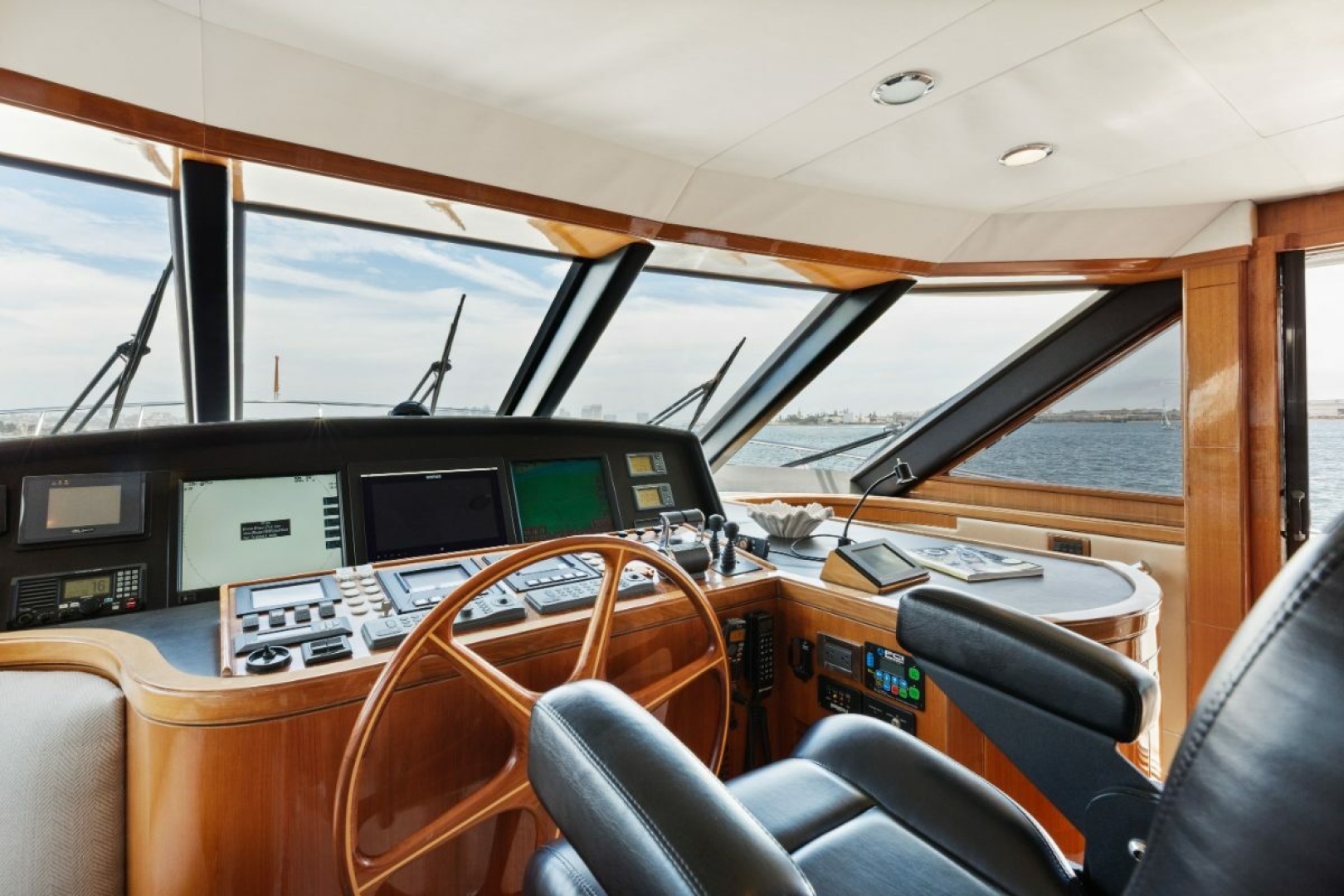2009 Ocean Alexander 74 Flybridge