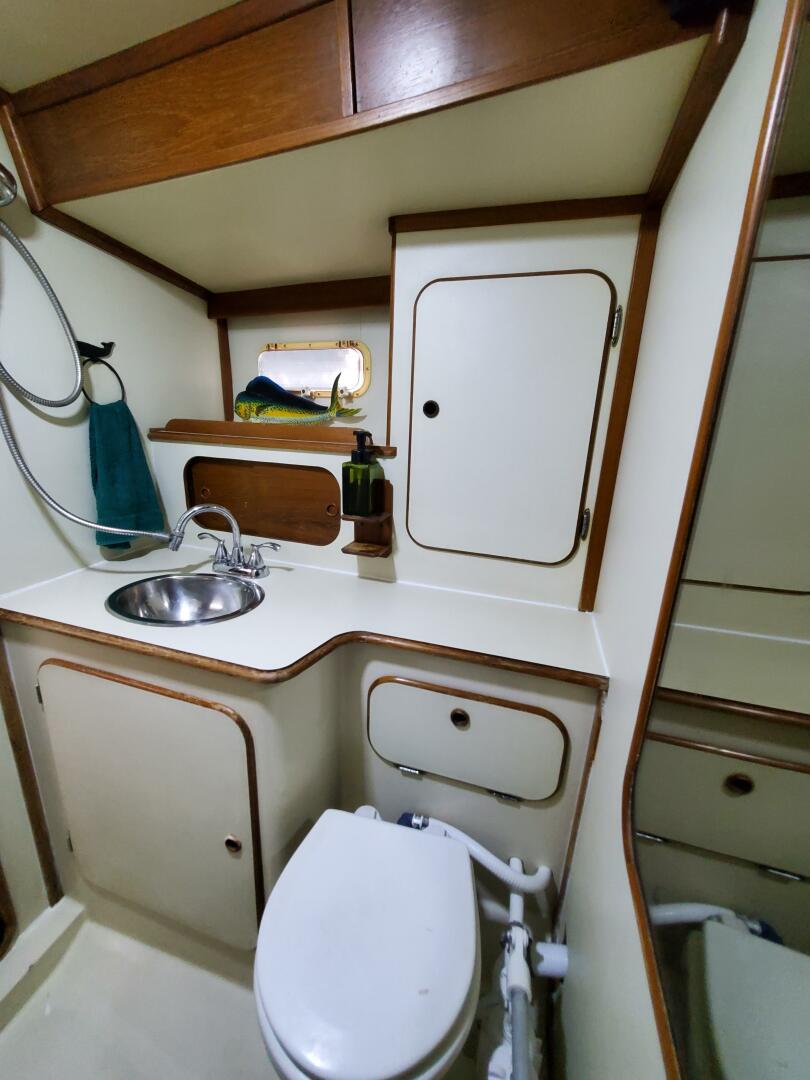 Chasin rsquo  Summer 37ft Irwin Yacht For Sale