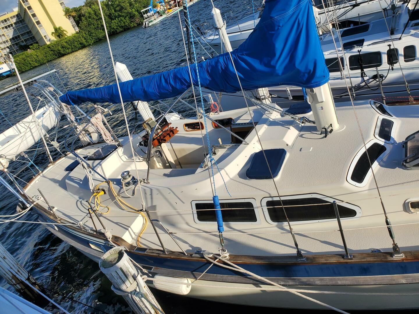 Chasin rsquo  Summer 37ft Irwin Yacht For Sale