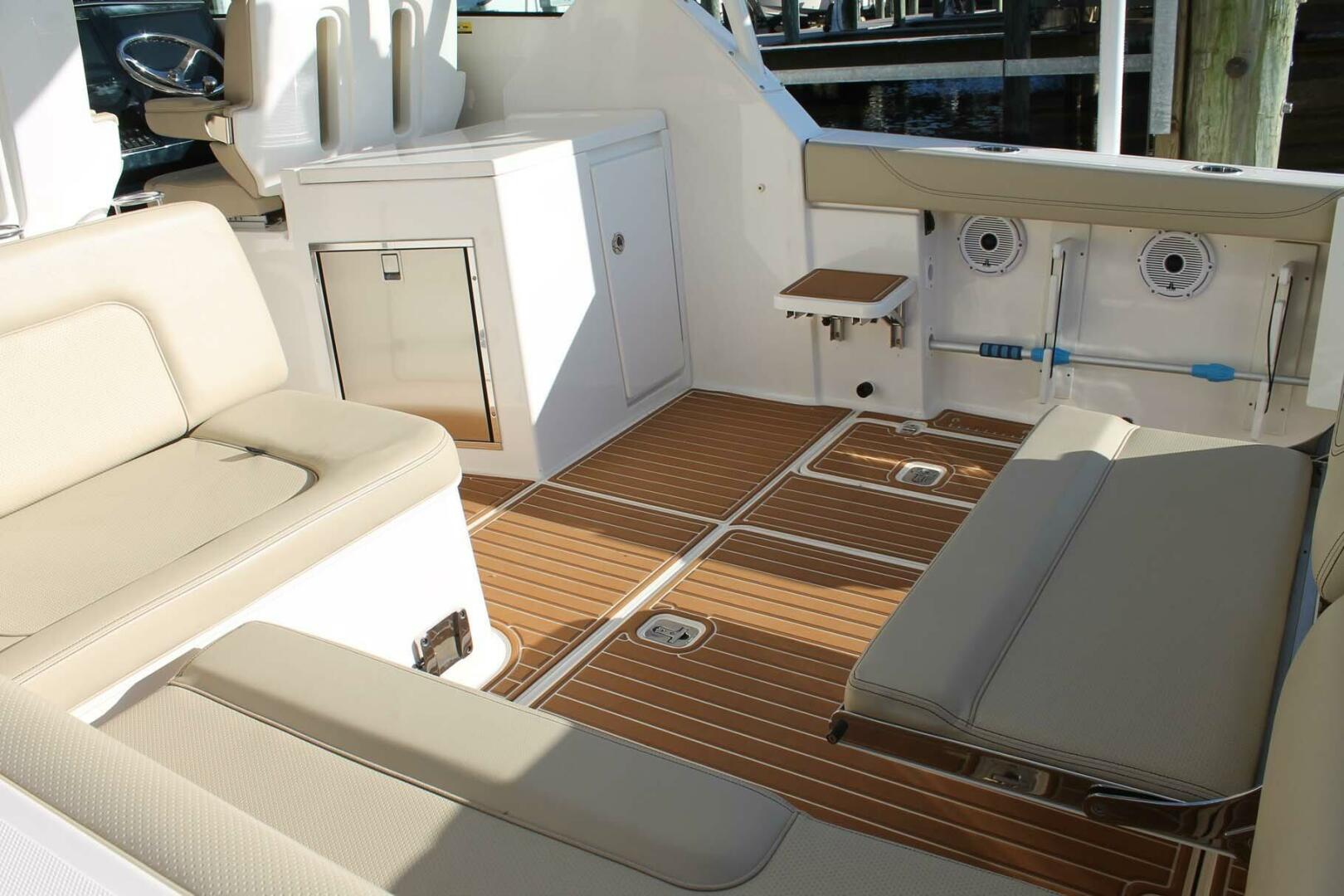 32ft Pursuit Yacht For Sale