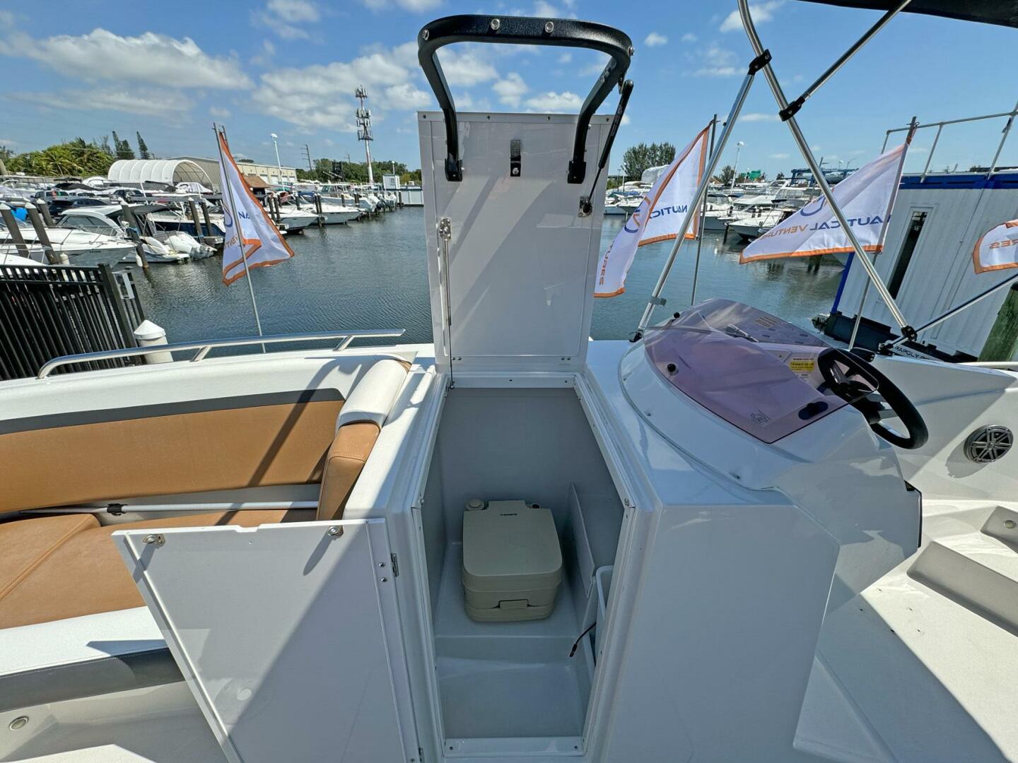 23ft Starcraft Yacht For Sale