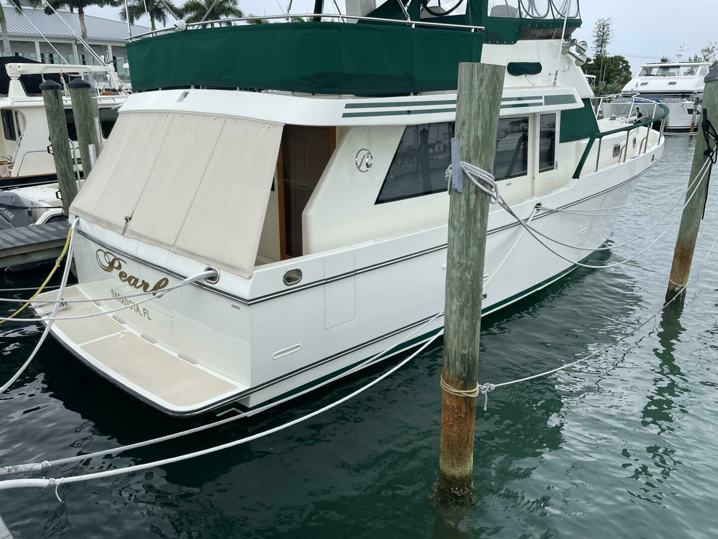 Pearl 1999 Ocean Alexander 426 Classico Sedan 42 ft Motor Yachts