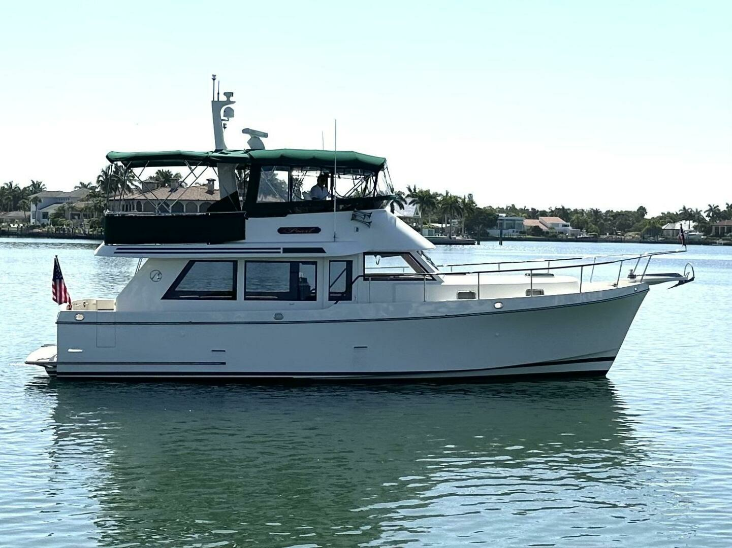 Pearl 1999 Ocean Alexander 426 Classico Sedan 42 ft Motor Yachts