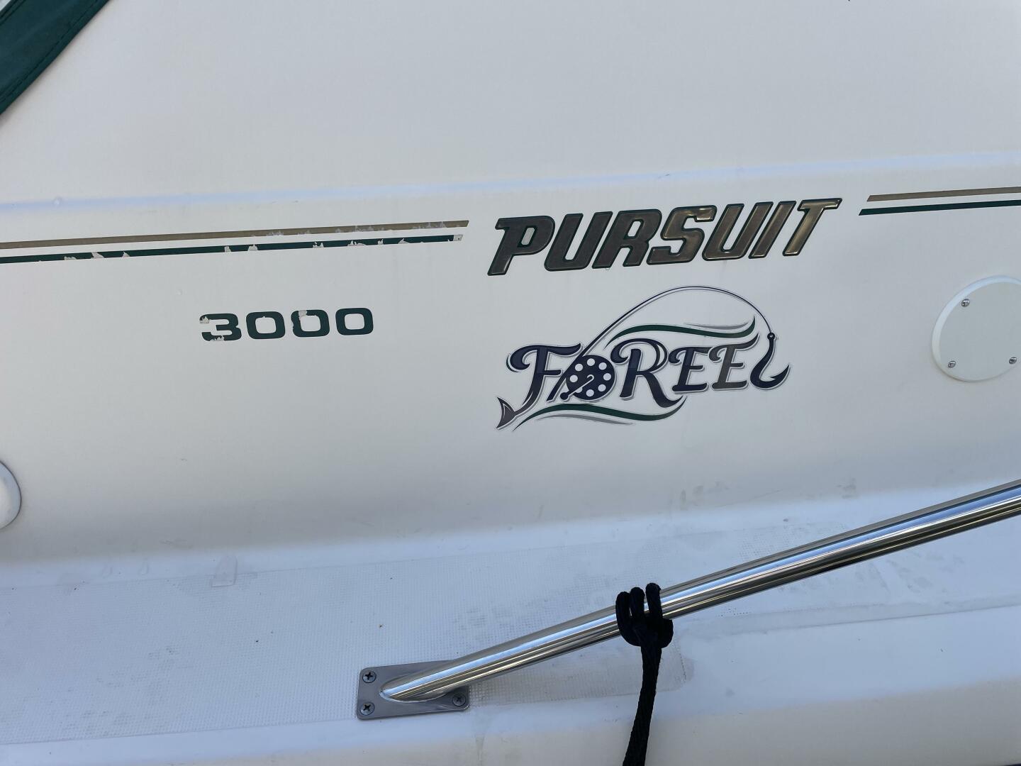 2000 Pursuit 3000 express