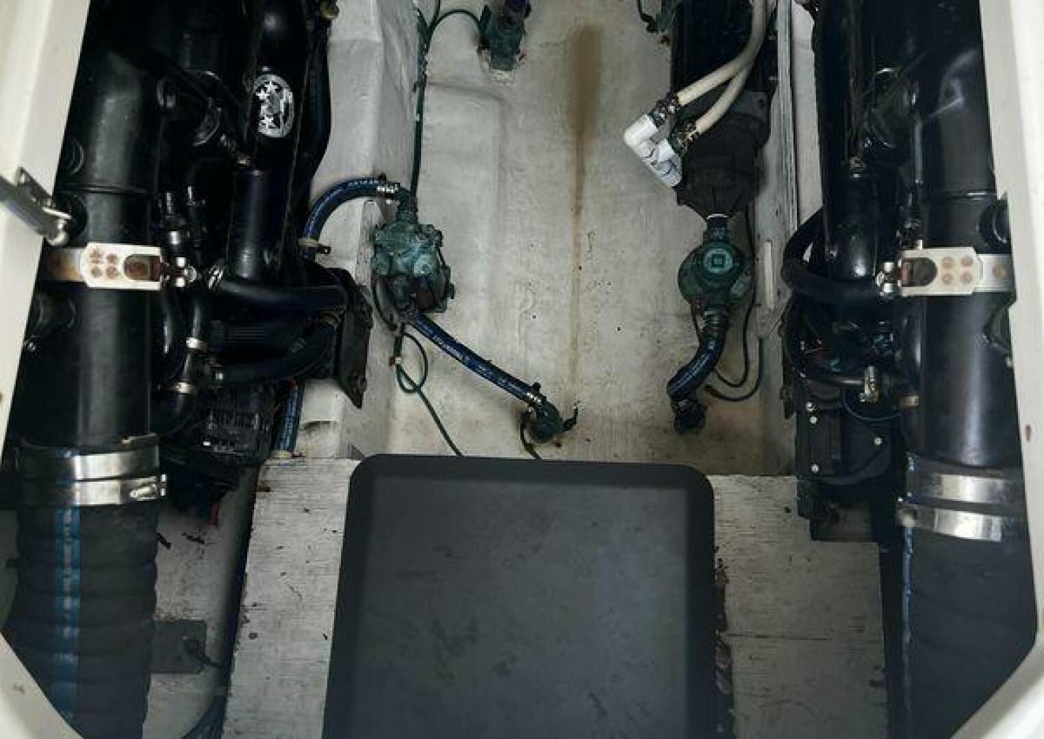 Carver 34 Flybridge Command Bridge — Duke - Photo 31