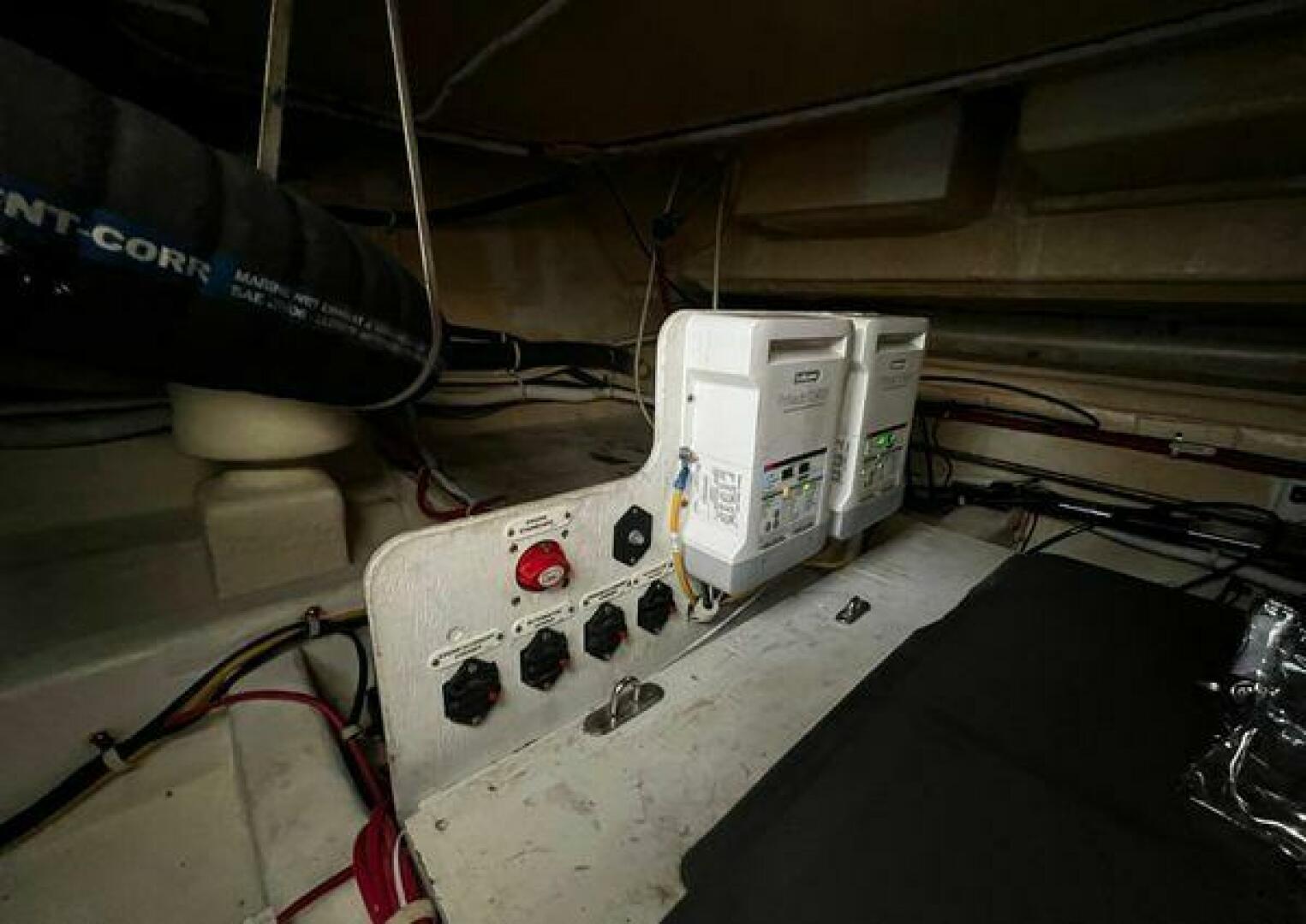 Carver 34 Flybridge Command Bridge — Duke - Photo 38