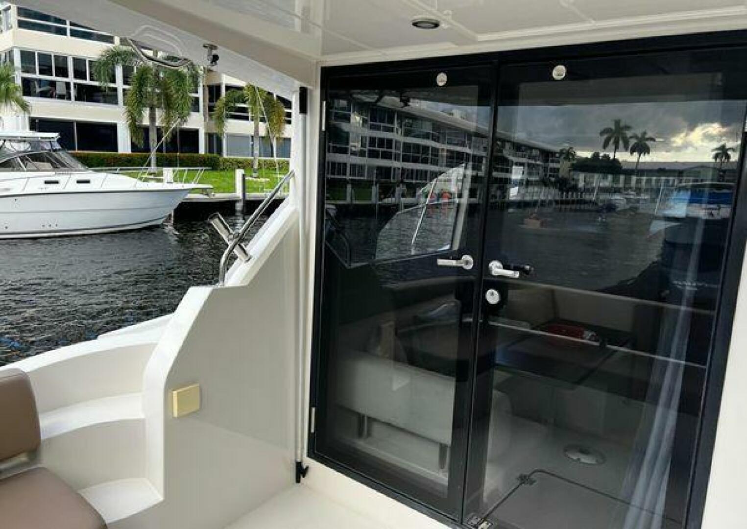 Carver 34 Flybridge Command Bridge — Duke - Photo 18
