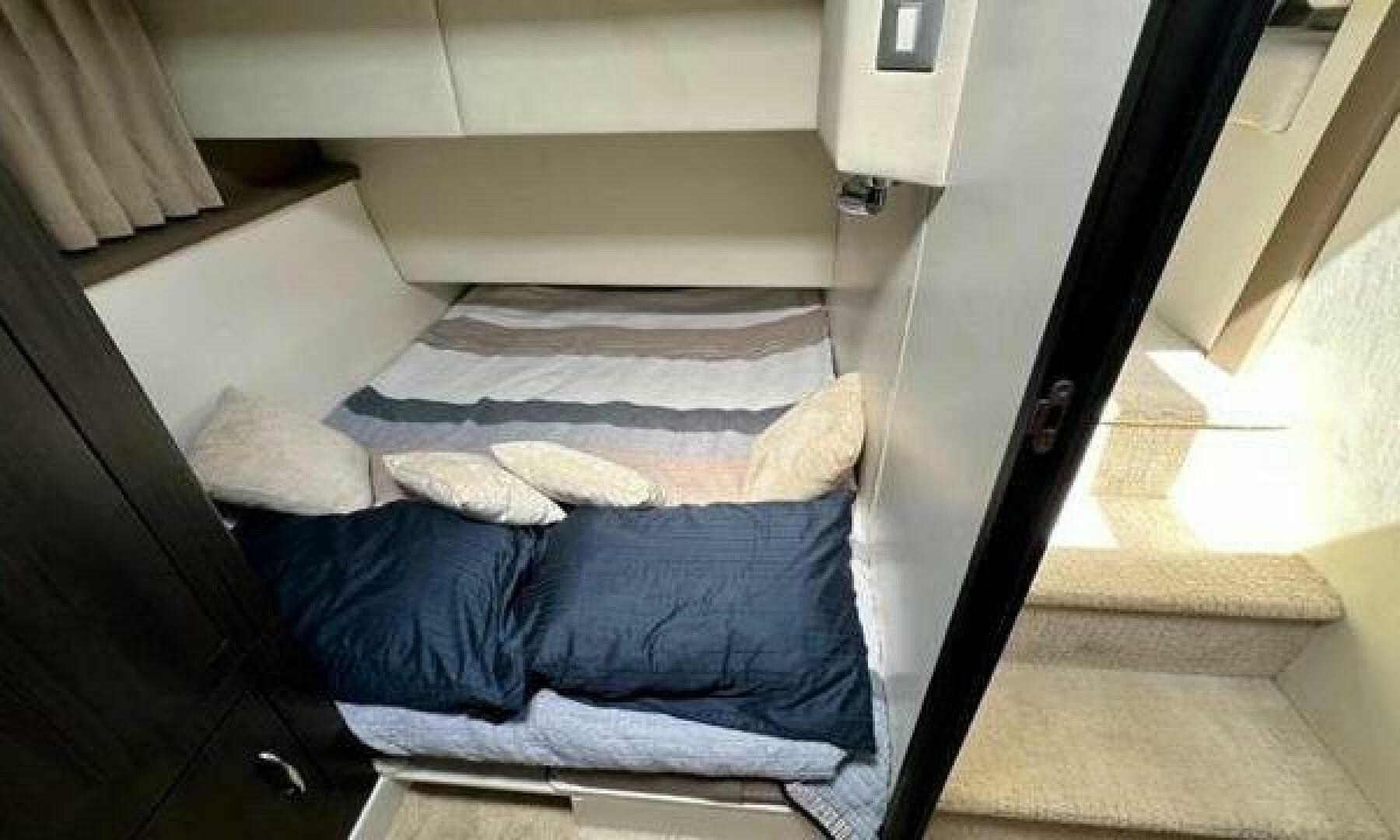 Carver 34 Flybridge Command Bridge — Duke - Photo 27
