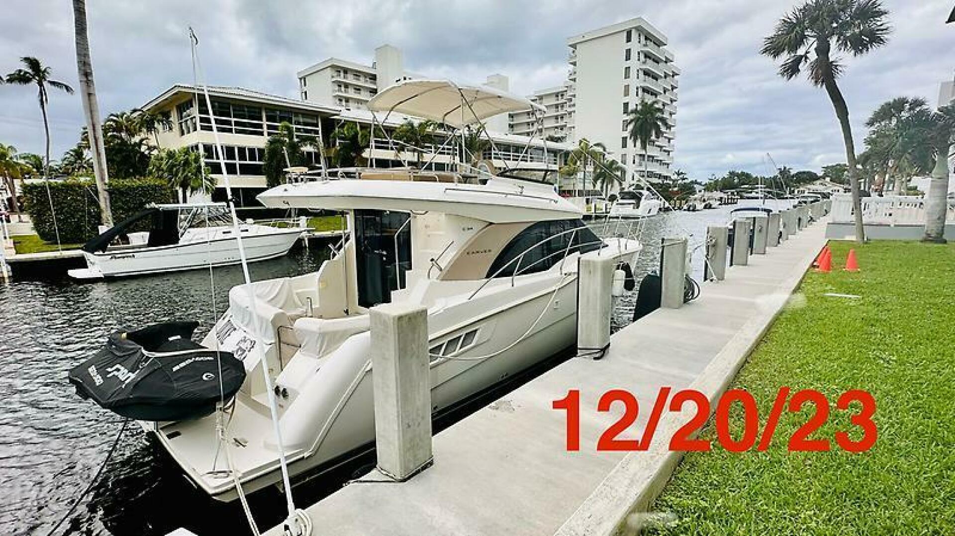 Carver 34 Flybridge Command Bridge — Duke - Photo 2