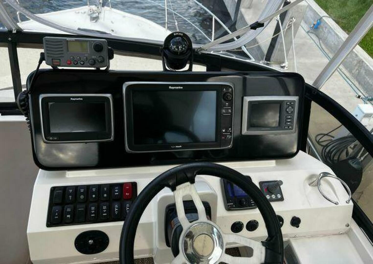 Carver 34 Flybridge Command Bridge — Duke - Photo 13