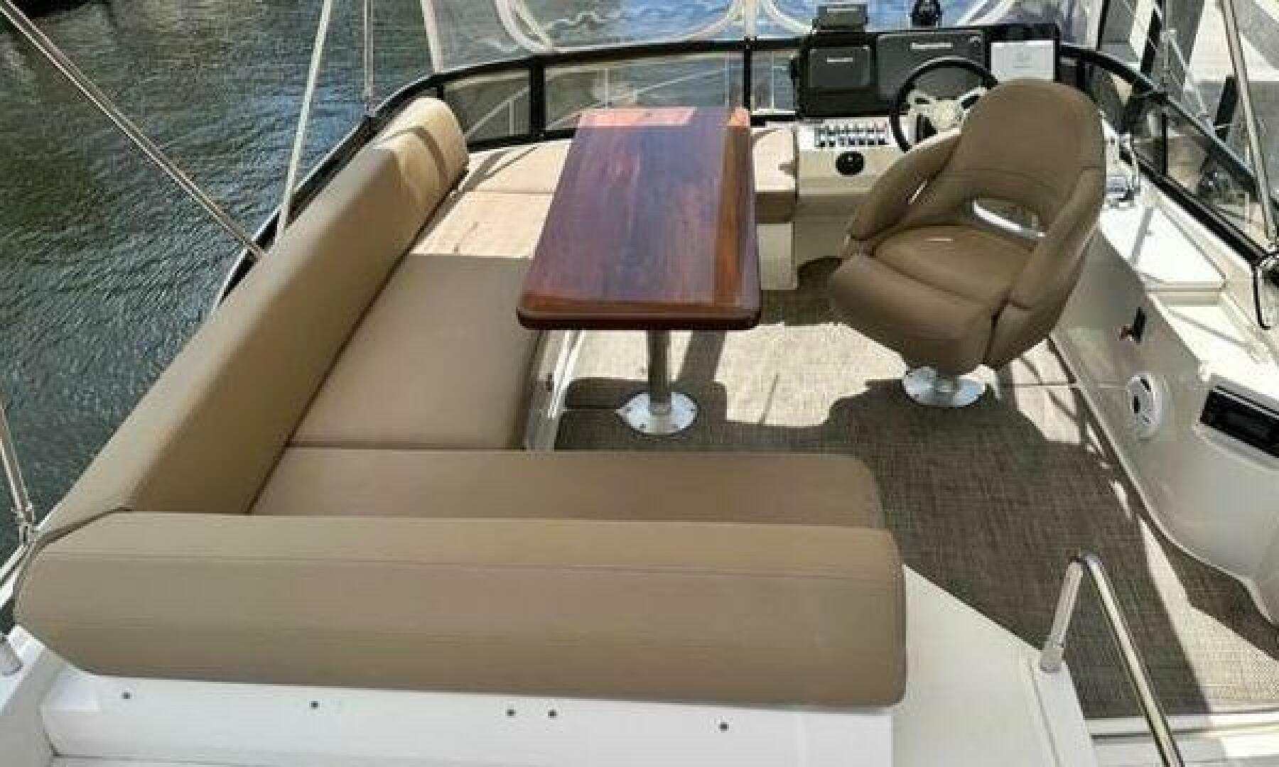 Carver 34 Flybridge Command Bridge — Duke - Photo 10