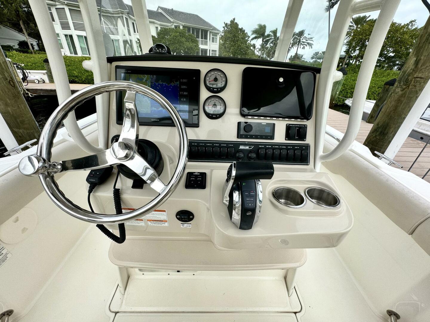 23ft Boston Whaler Yacht For Sale