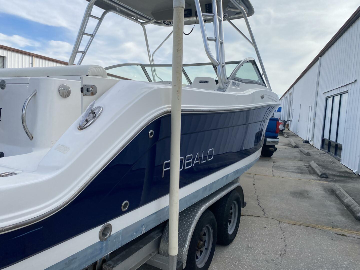 2011 Robalo 