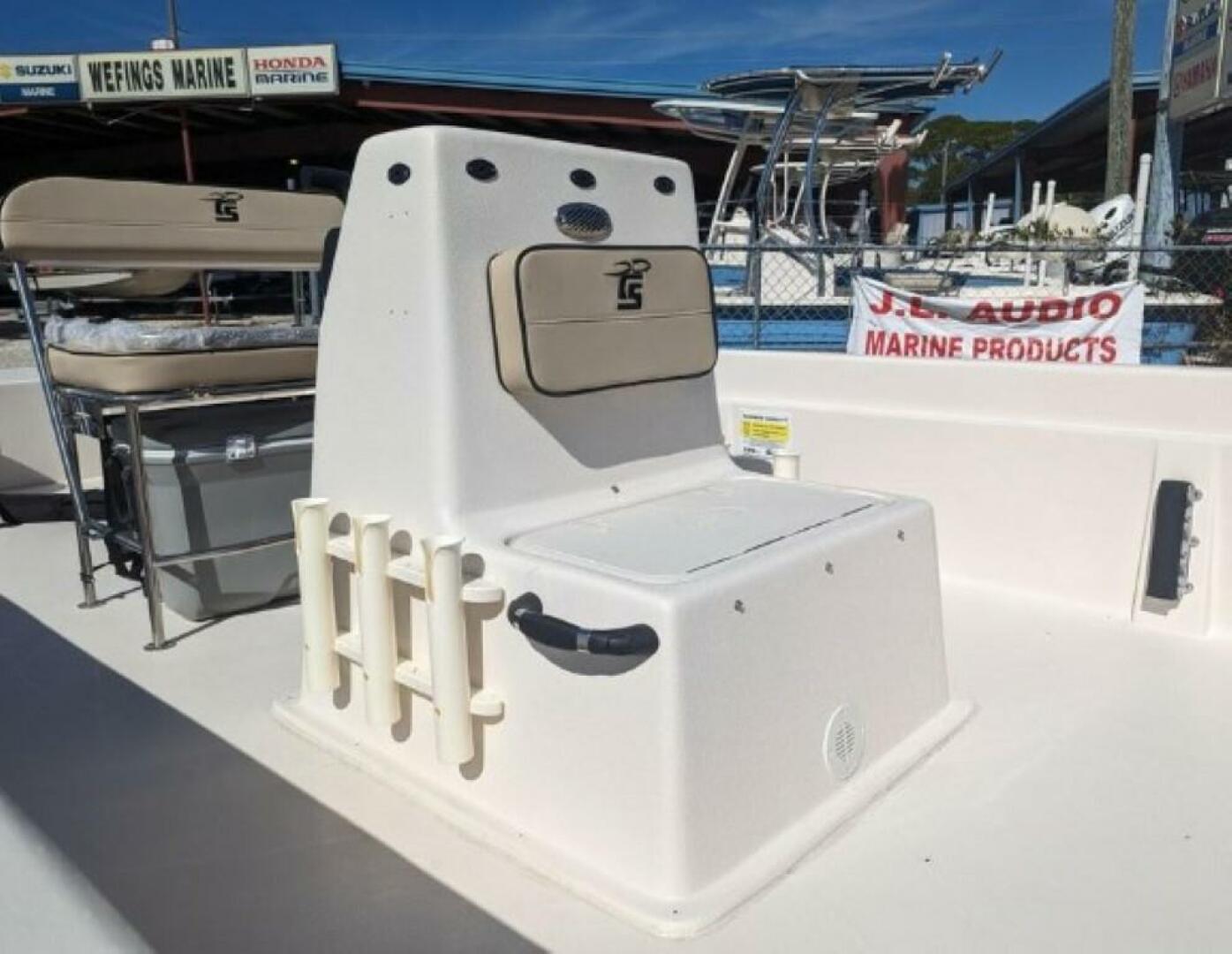 Carolina Skiff E24 DLX CC InterMarine Boats