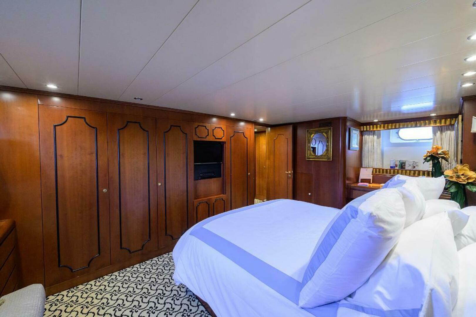 CIPANGO 92ft Versilcraft Yacht For Sale