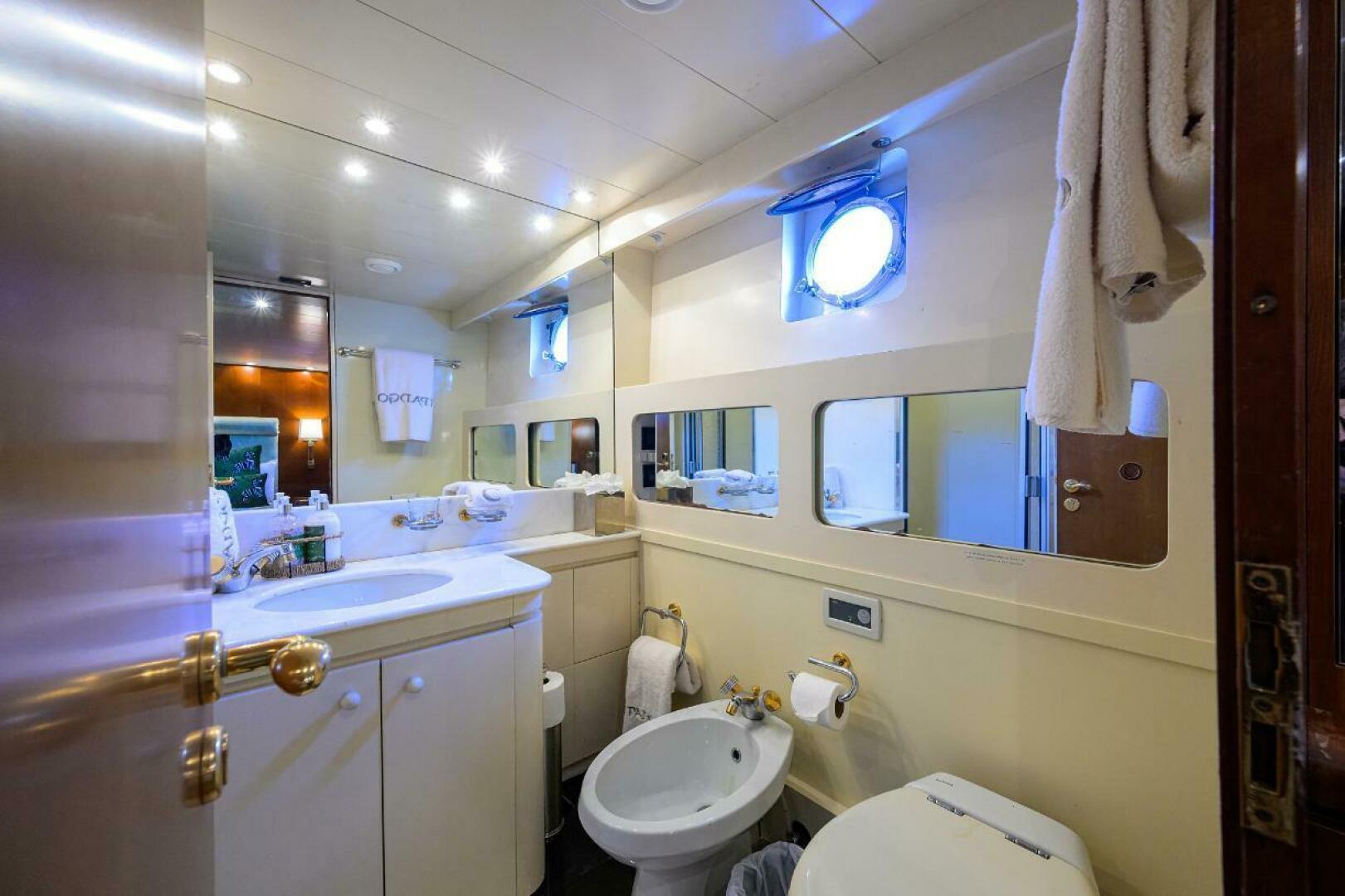 CIPANGO 92ft Versilcraft Yacht For Sale