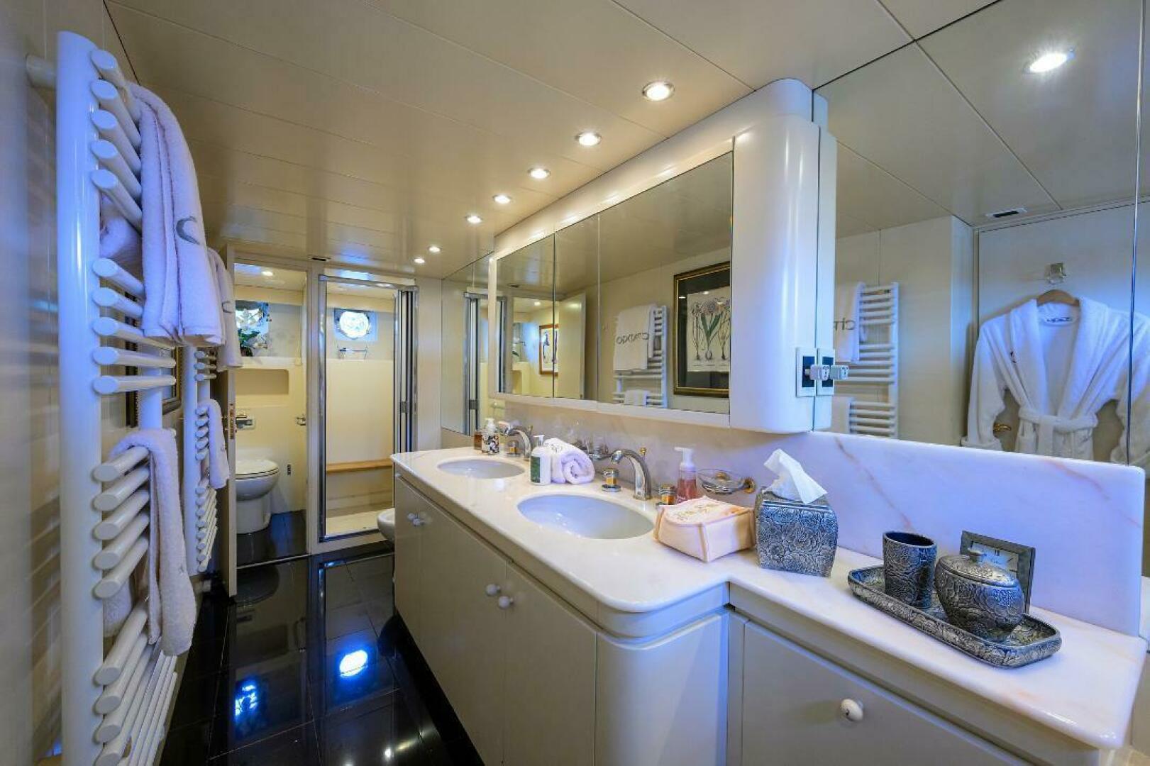 CIPANGO 92ft Versilcraft Yacht For Sale