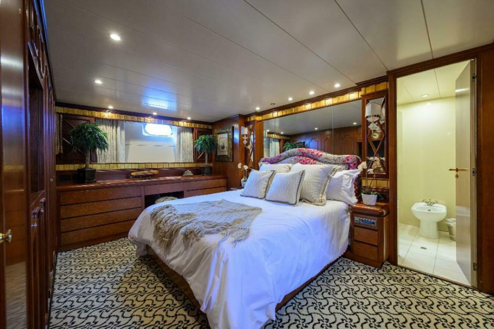 CIPANGO 92ft Versilcraft Yacht For Sale