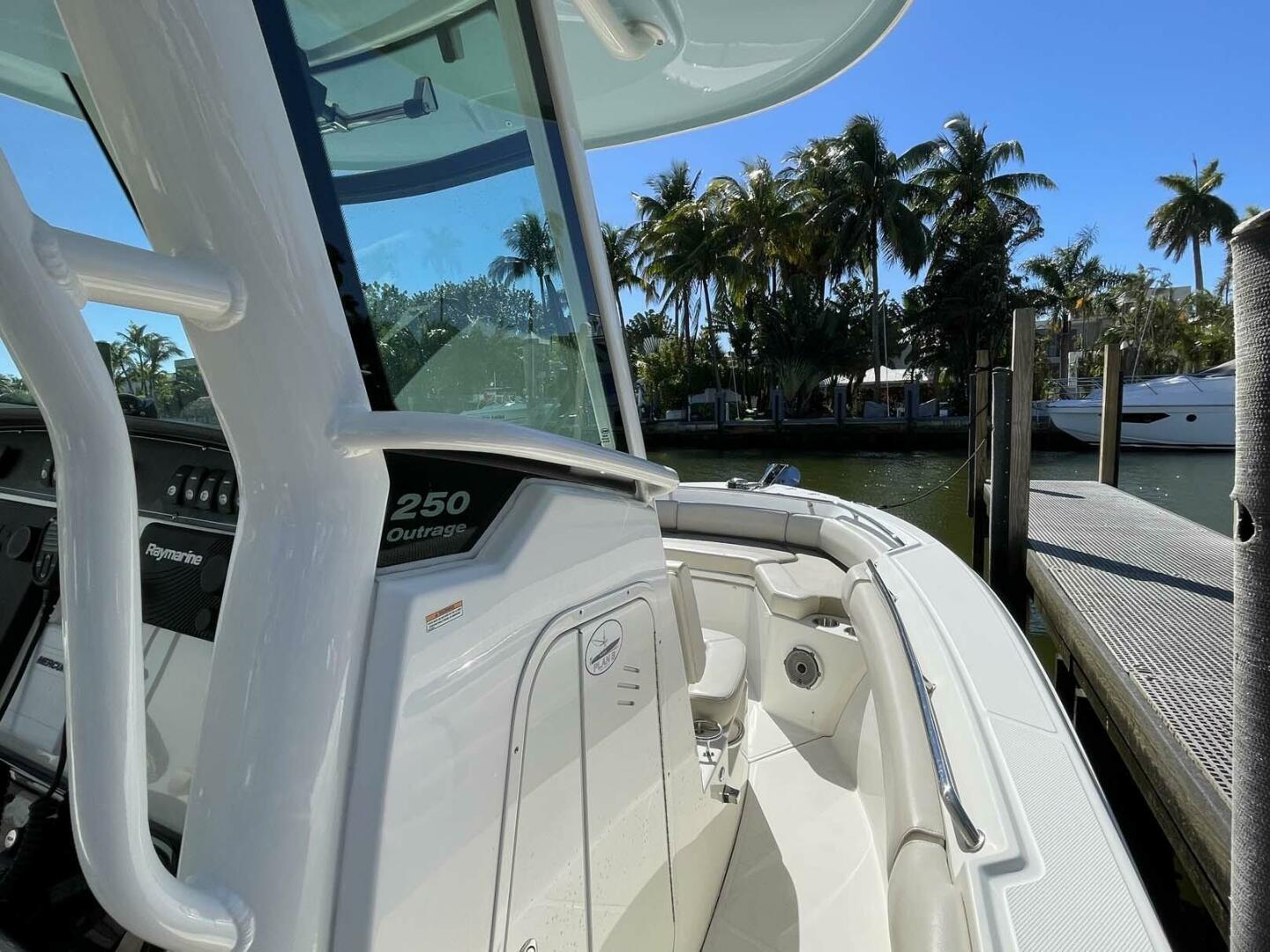 25ft Boston Whaler Yacht For Sale