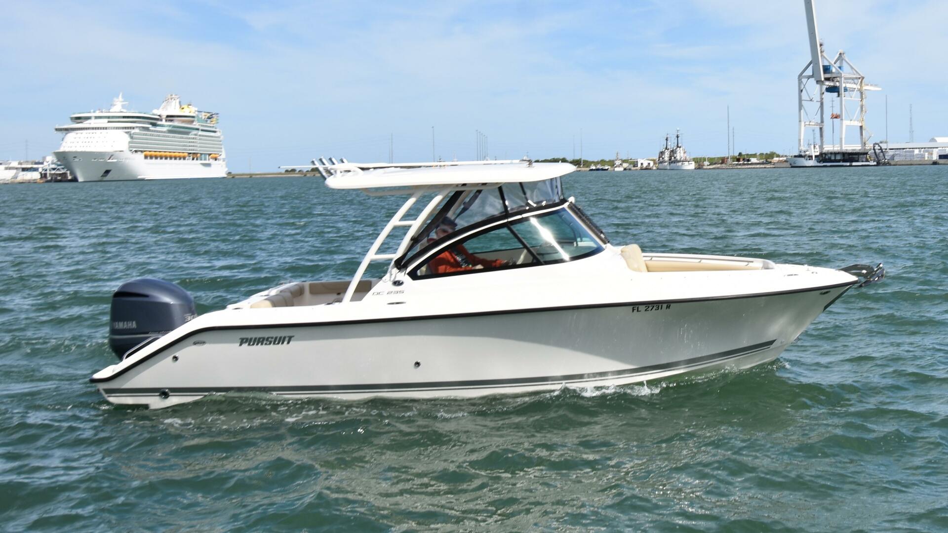 2018 Pursuit 235 dual console