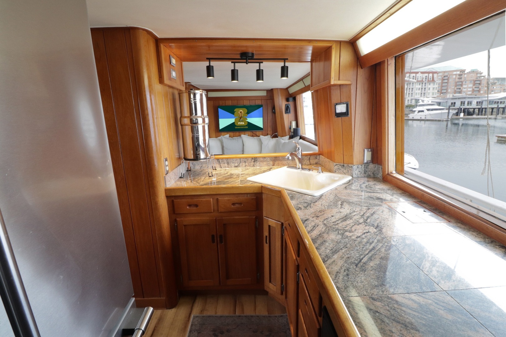 Pioneer 74ft Custom Yacht For Sale Pioneer 74ft Custom Yacht For Sale