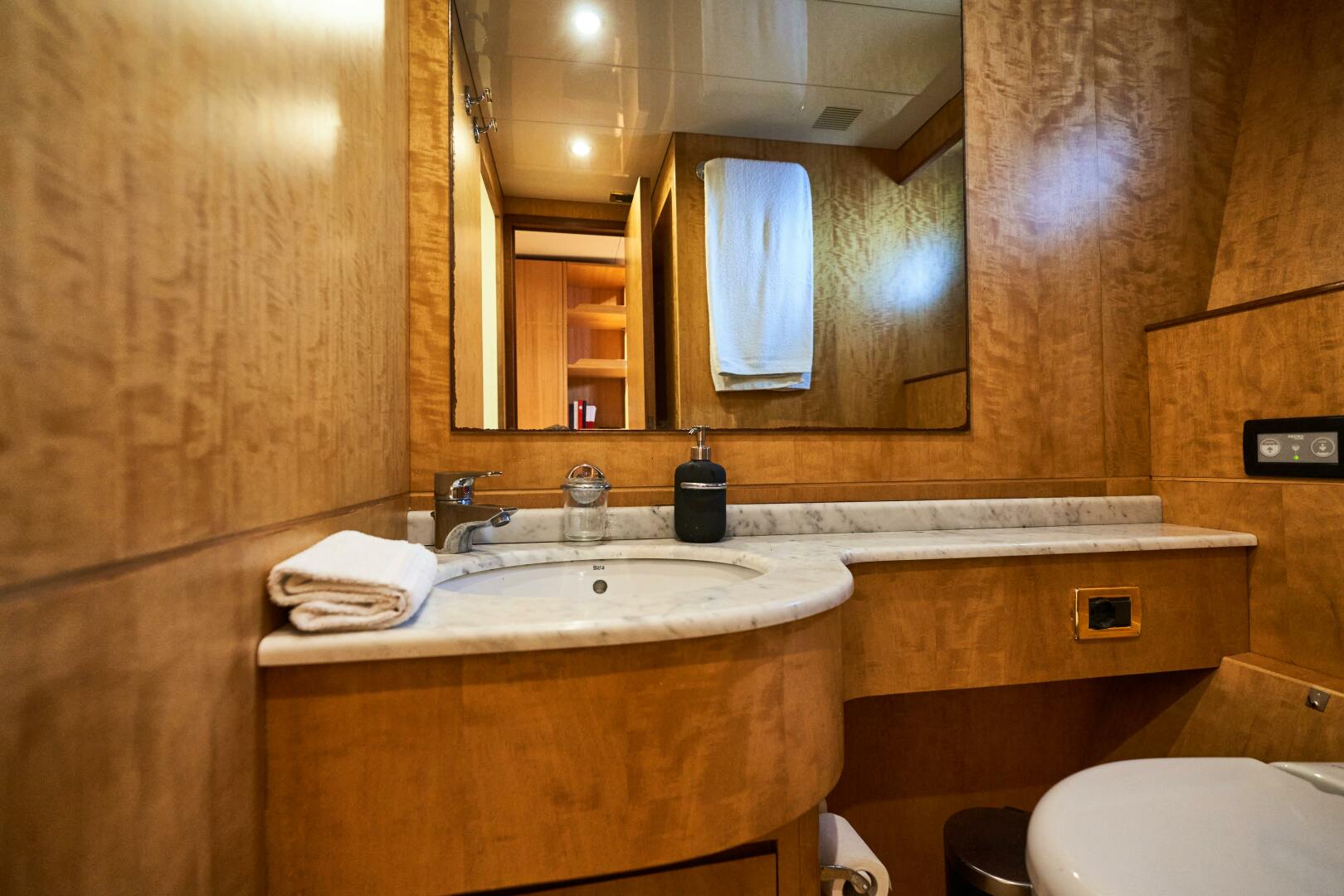 L INSTANT IV 108ft Costruzioni Navali Tigullio Castagnola Yacht For Sale