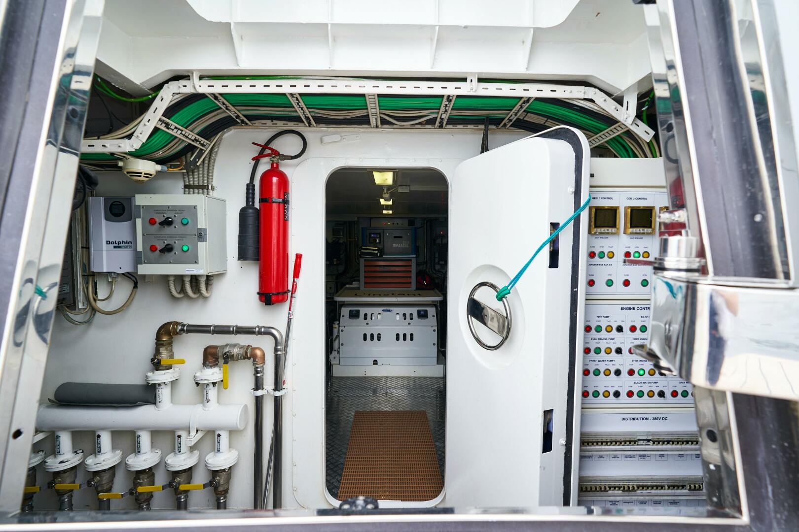 L INSTANT IV 108ft Costruzioni Navali Tigullio Castagnola Yacht For Sale