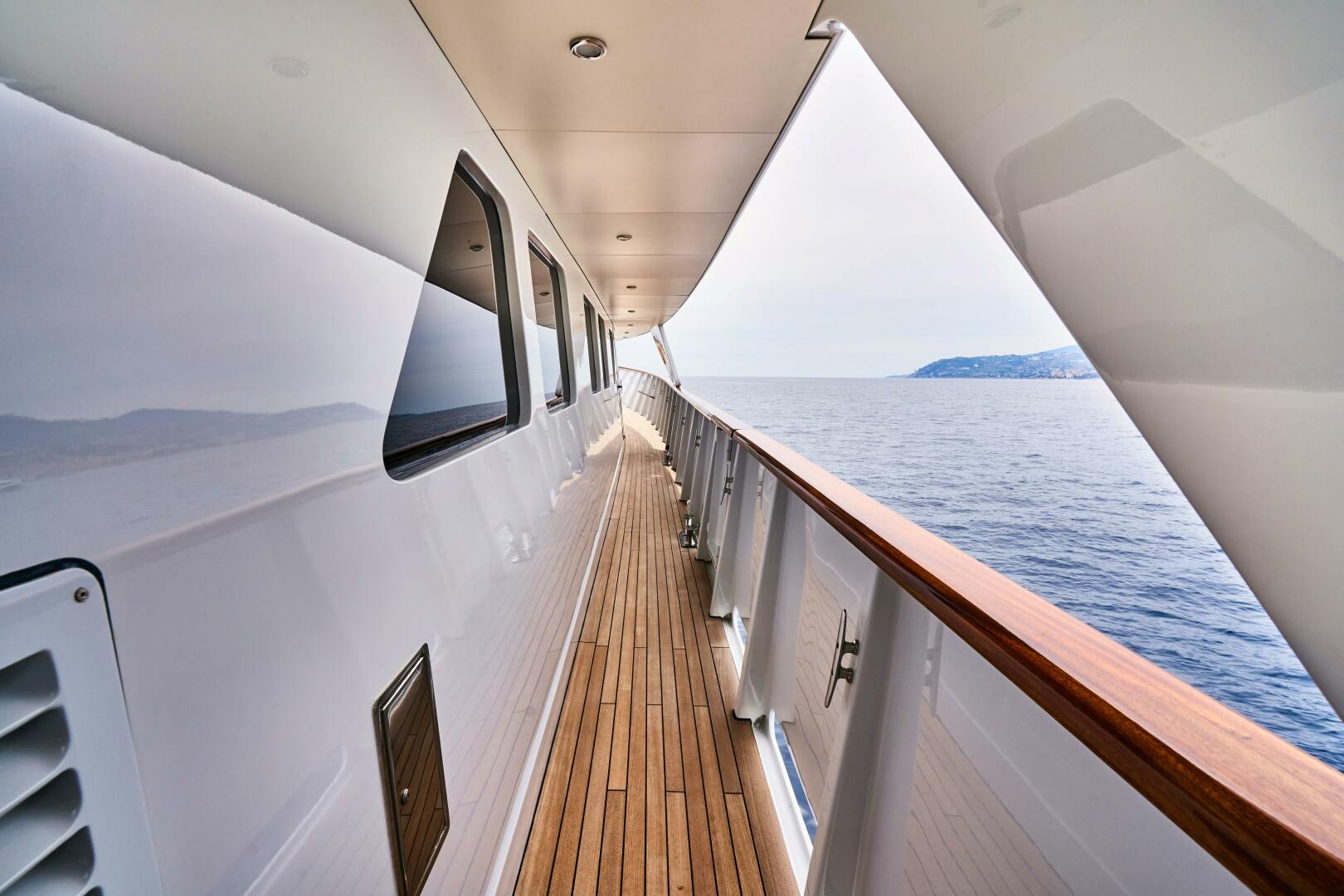 L INSTANT IV 108ft Costruzioni Navali Tigullio Castagnola Yacht For Sale