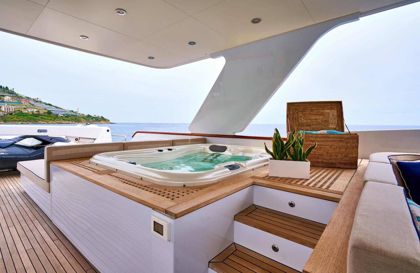 L INSTANT IV 108ft Costruzioni Navali Tigullio Castagnola Yacht For Sale