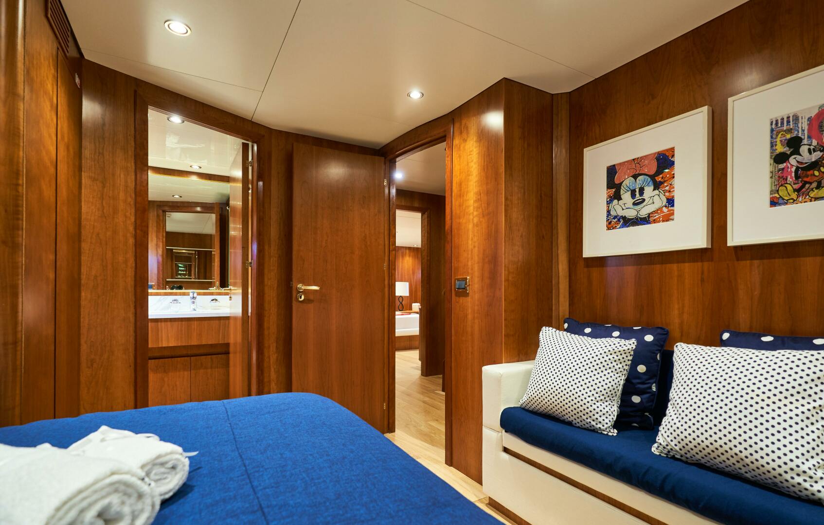 L INSTANT IV 108ft Costruzioni Navali Tigullio Castagnola Yacht For Sale