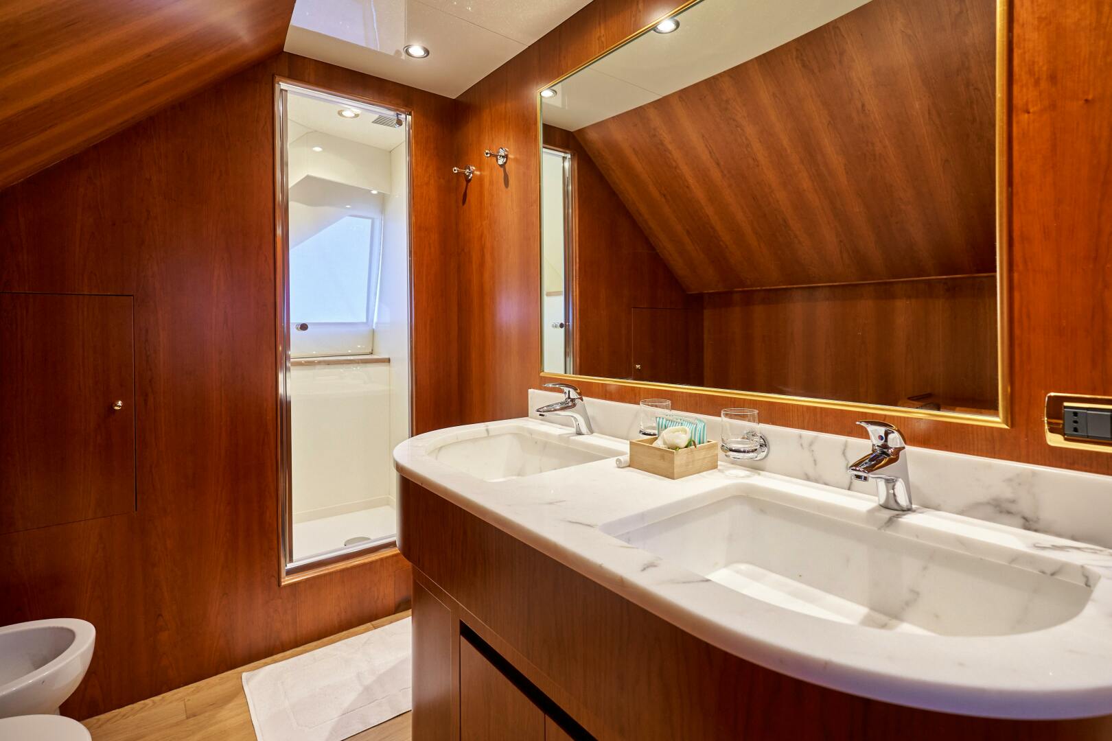 L INSTANT IV 108ft Costruzioni Navali Tigullio Castagnola Yacht For Sale