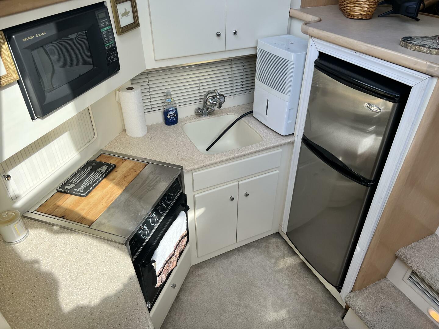Carver 405 Aft Cabin — Coolin Down - Photo 2