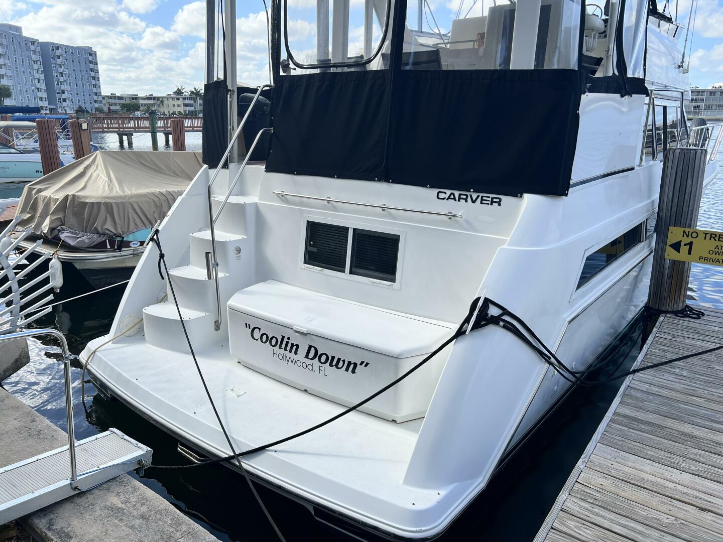 Carver 405 Aft Cabin — Coolin Down - Photo 36