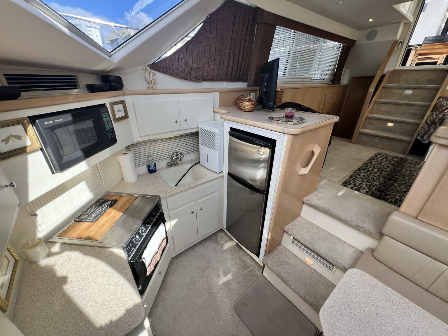 Carver 405 Aft Cabin — Coolin Down - Photo 17