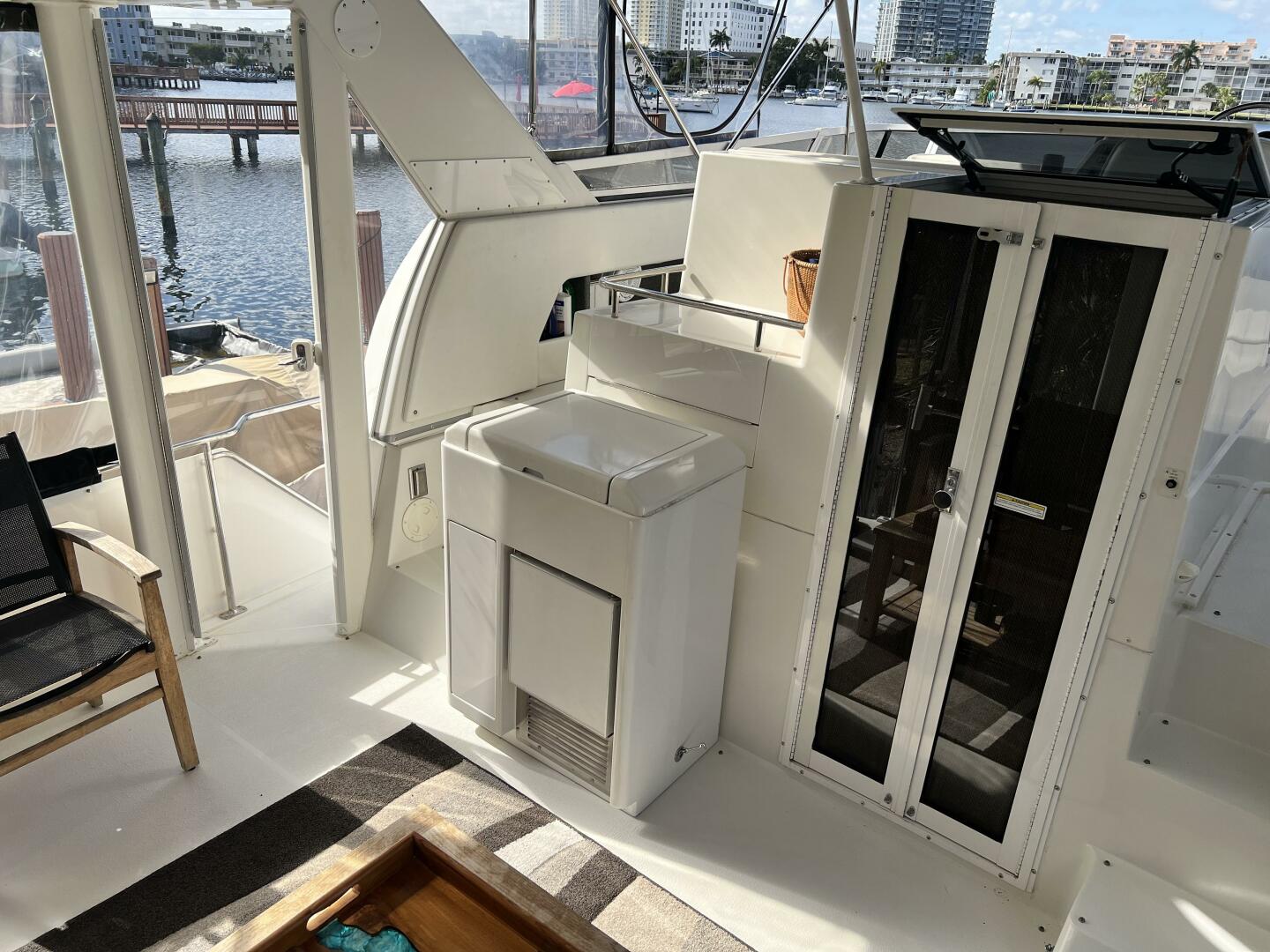 Carver 405 Aft Cabin — Coolin Down - Photo 6
